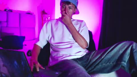 Im Nayton online show from October 21, 2025, 12:00 am