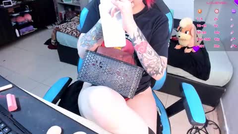 Geek Nicole    im Neeko UwU online show from September 20, 2025, 7:09 am