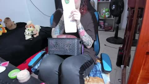 Geek Nicole    im Neeko UwU online show from April 18, 2026, 12:42 pm