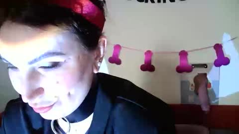 Snapshot of nefertiti_queen chatting on February 17, 2026, 10:16 pm nefertiti_queen online show from February 17, 2026, 10:16 pm