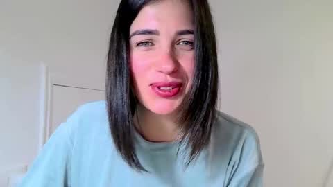 Neferutt online show from November 5, 2025, 7:03 pm