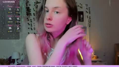 neko_kitsune online show from November 25, 2025, 8:09 pm