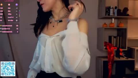 Vicky and Beatrice online show from April 18, 2026, 7:58 pm