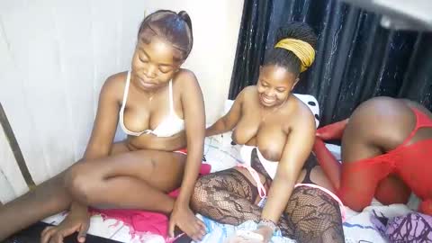 nellyeluxe online show from December 19, 2025, 1:12 am