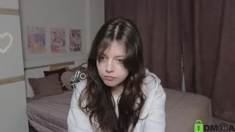 nellysunrise_1 online show from September 14, 2025, 11:04 pm