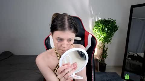 nellysunrise_1 online show from October 30, 2025, 12:12 am