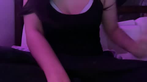 Snapshot of neomii44 chatting on February 16, 2026, 7:15 am neomi online show from February 16, 2026, 7:15 am