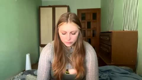 neomimaddern online show from May 7, 2026, 3:23 am