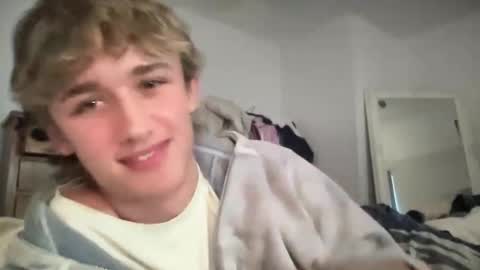 nerdytwink18 online show from February 11, 2026, 3:28 pm