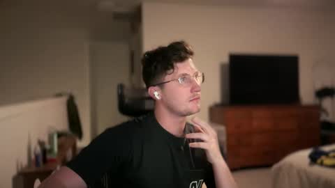 Snapshot of netflixhumanicorn chatting on December 28, 2024, 3:15 am RyRy online show from December 28, 2024, 3:15 am