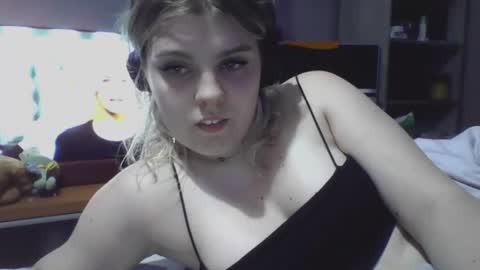 Snapshot of never_enoughh chatting on July 27, 2026, 8:38 pm never_enoughh online show from July 27, 2026, 8:38 pm
