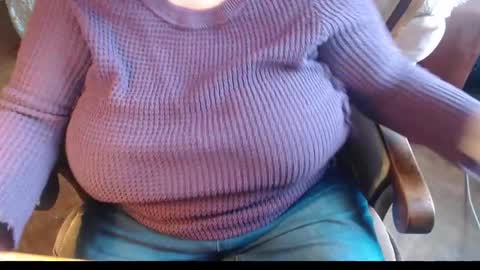 Snapshot of new_milf chatting on December 14, 2024, 10:56 am Lilly online show from December 14, 2024, 10:56 am