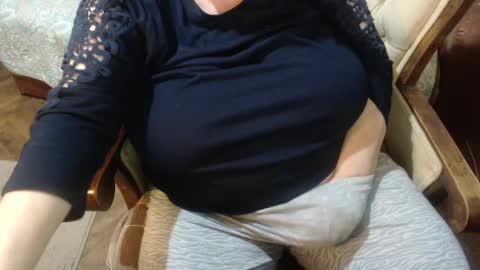 Snapshot of new_milf chatting on December 21, 2024, 4:25 pm Lilly online show from December 21, 2024, 4:25 pm