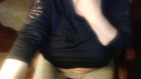 Snapshot of new_milf chatting on December 22, 2024, 2:28 am Lilly online show from December 22, 2024, 2:28 am
