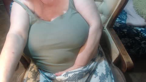 Snapshot of new_milf chatting on January 1, 2025, 9:09 pm Lilly online show from January 1, 2025, 9:09 pm