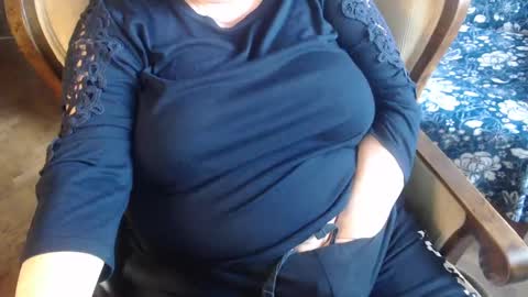 Snapshot of new_milf chatting on January 6, 2025, 7:09 am Lilly online show from January 6, 2025, 7:09 am
