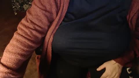 Snapshot of new_milf chatting on January 6, 2025, 9:32 pm Lilly online show from January 6, 2025, 9:32 pm