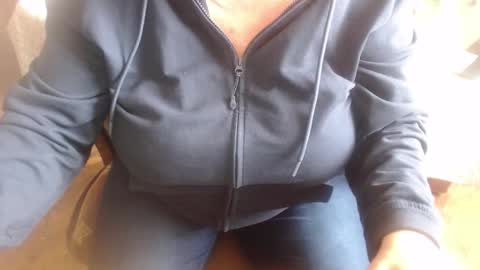 Snapshot of new_milf chatting on October 17, 2025, 7:00 am Lilly online show from October 17, 2025, 7:00 am
