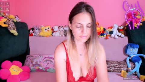 silvia online show from December 10, 2024, 1:54 am