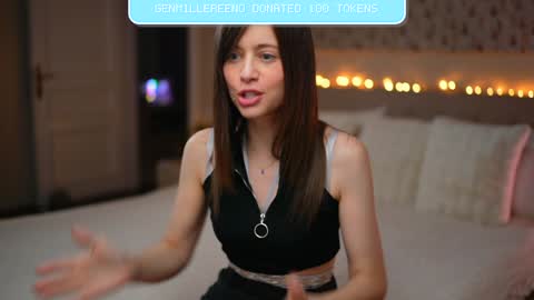 newchloe18 online show from November 22, 2025, 9:03 pm