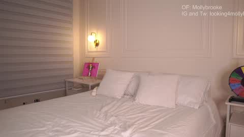 Snapshot of newmollybrooke chatting on January 23, 2025, 2:02 am all my links Here online show from January 23, 2025, 2:02 am