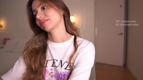 Snapshot of newmollybrooke chatting on September 22, 2025, 11:51 pm all my links Here online show from September 22, 2025, 11:51 pm