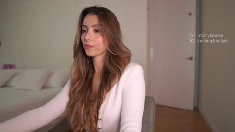 Snapshot of newmollybrooke chatting on September 25, 2025, 6:55 pm all my links Here online show from September 25, 2025, 6:55 pm