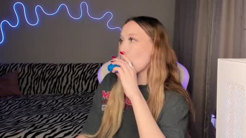 Snapshot of neyrmina chatting on January 28, 2025, 3:35 pm Mina online show from January 28, 2025, 3:35 pm