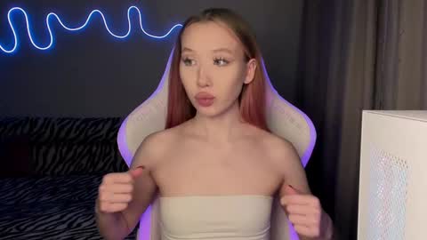 Snapshot of neyrmina chatting on February 18, 2025, 3:10 pm Mina online show from February 18, 2025, 3:10 pm