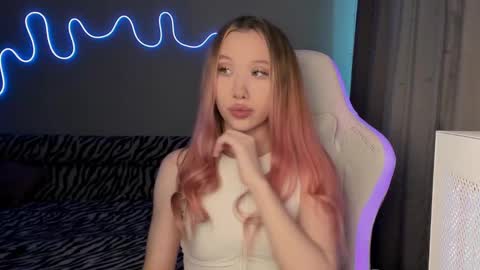 Snapshot of neyrmina chatting on February 20, 2025, 11:42 am Mina online show from February 20, 2025, 11:42 am