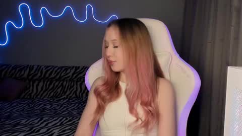 Snapshot of neyrmina chatting on February 20, 2025, 2:46 pm Mina online show from February 20, 2025, 2:46 pm