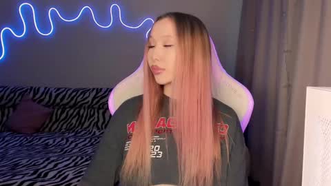 Snapshot of neyrmina chatting on February 22, 2025, 1:57 pm Mina online show from February 22, 2025, 1:57 pm