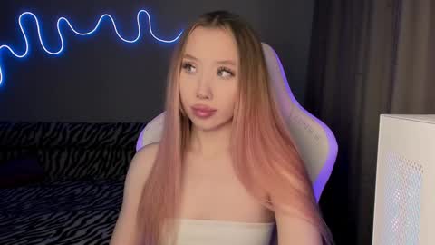 Snapshot of neyrmina chatting on February 24, 2025, 2:04 pm Mina online show from February 24, 2025, 2:04 pm