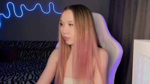 Snapshot of neyrmina chatting on February 25, 2025, 2:00 pm Mina online show from February 25, 2025, 2:00 pm