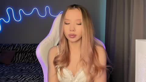 Snapshot of neyrmina chatting on March 5, 2025, 1:06 pm Mina online show from March 5, 2025, 1:06 pm