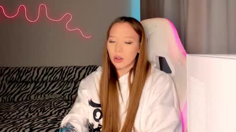 Snapshot of neyrmina chatting on September 10, 2025, 1:33 pm Mina online show from September 10, 2025, 1:33 pm