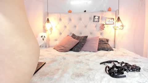 Milena online show from November 8, 2025, 1:33 pm