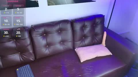 Nia Blum online show from December 2, 2025, 3:34 am