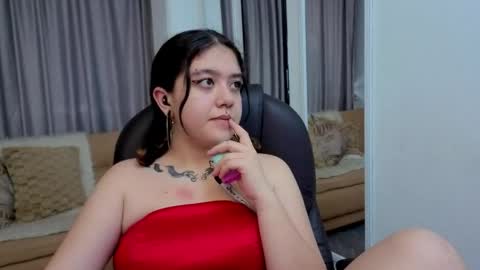 Estefani  online show from April 22, 2026, 8:43 pm