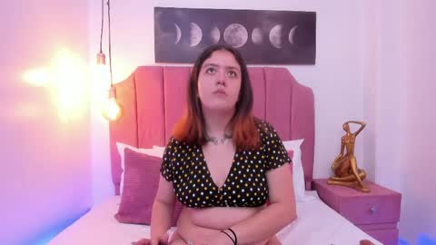 Estefani  online show from May 6, 2026, 3:35 am