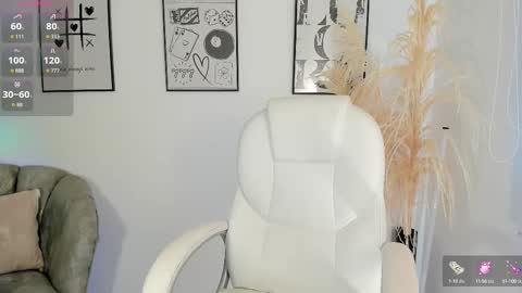 Nia online show from October 20, 2025, 1:00 pm