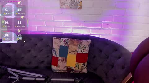 Nia online show from April 7, 2026, 2:50 pm