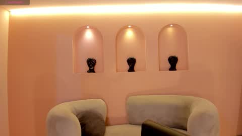 Call me Nia  online show from October 19, 2025, 11:11 am