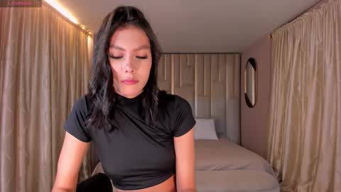 Call me Nia  online show from October 21, 2025, 6:52 pm