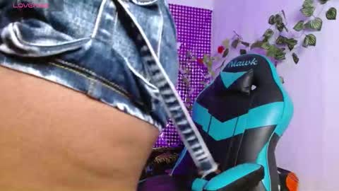 Niawk online show from December 2, 2025, 5:08 pm