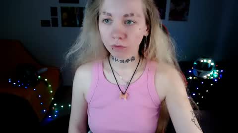 nica_kawaii online show from April 6, 2026, 1:45 pm