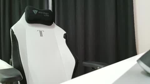nice_dicknballs online show from May 31, 2026, 6:42 pm