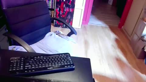 nicecck24 online show from November 7, 2025, 5:07 am