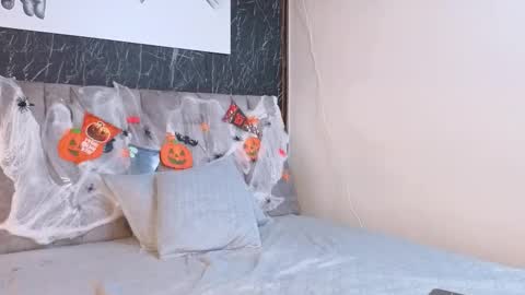 Snapshot of nicelle_carson chatting on October 26, 2025, 12:00 pm Nicolle online show from October 26, 2025, 12:00 pm