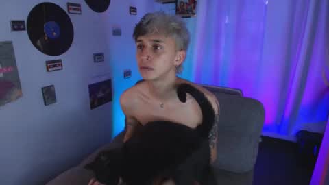 Nico online show from December 19, 2025, 5:42 pm